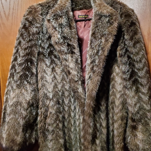 Vintage - LIKE NEW - Jordache Faux Fur (size M) - Picture 2 of 9